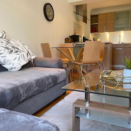 Watch Changing Of The Guard And Walk To The Castle! 2 Bedroom Apartment Windsor Exterior photo
