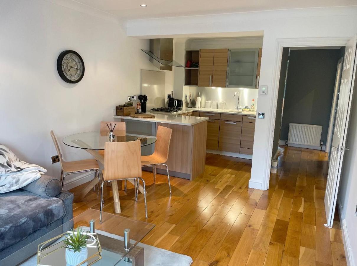 Watch Changing Of The Guard And Walk To The Castle! 2 Bedroom Apartment Windsor Exterior photo